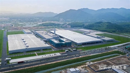 對于“小鵬汽車的底氣究竟在何處”，其實(shí)用戶的見解自有道理，但若放眼整個(gè)行業(yè)的當(dāng)前格局與發(fā)展邏輯，這個(gè)猜謎般的討論就值得抽絲剝繭——答案已經(jīng)鋪就在眼前。